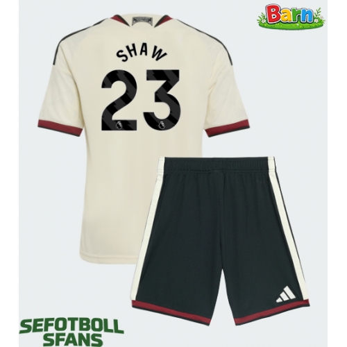 Manchester United Luke Shaw #23 Tredjeställ Barn 2026-27 Kortärmad (+ Korta byxor) Manchester United Luke Shaw #23 Tredjeställ Barn 2026-27 Kortärmad (+ Korta byxor)
